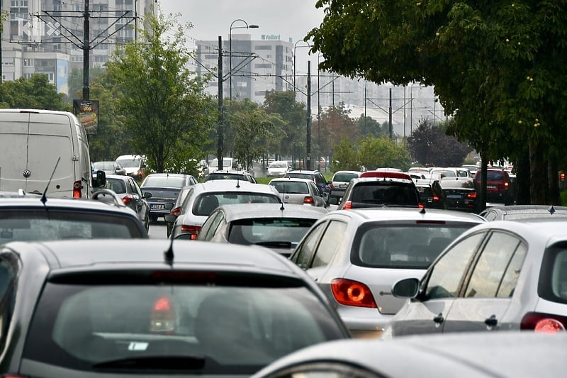 Prošlog mjeseca u BiH prvi put registrovano 7.897 vozila, vozači i dalje najviše vole benzince