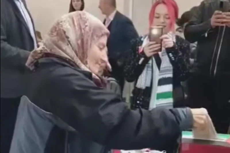 Nana Devla iz Željeznog Polja donirala 1.000 KM na humanitarnom bazaru za Palestinu