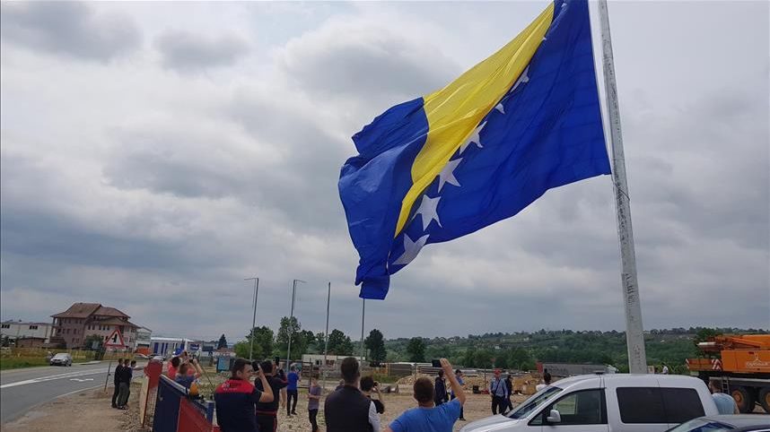 Tešanj: U Kraševu se već petu godinu ponosno vijori najveća zastava Bosne i Hercegovine