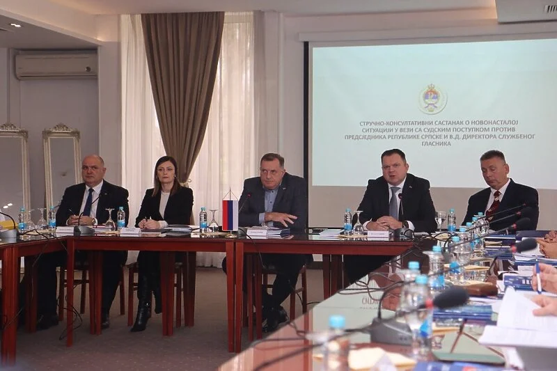 Dodik u Laktašima okupio pravnike na sastanku posvećenom optužnici protiv njega i Lukića