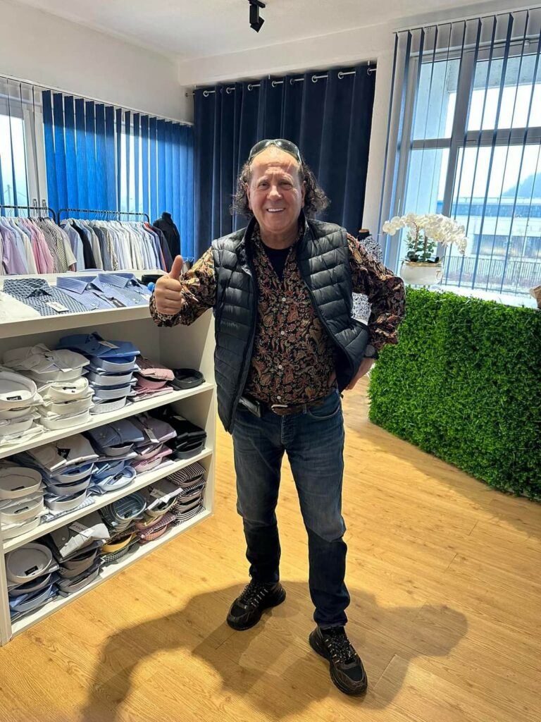 Sejo Brajlović ponovo dijeli novac, sada u Maglaju ... Sejo Brajlović ponovo dijeli novac, sada u Maglaju ...