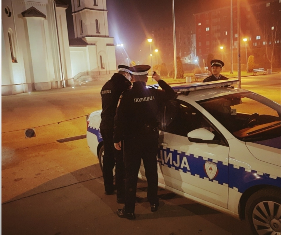 Policijski službenici Policijske stanice Doboj lišili su slobode pješaka iz Tešnja zbog kretanja kolovozom u Doboju pod uticajem opojnih droga Policijski službenici Policijske stanice Doboj lišili su slobode pješaka iz Tešnja zbog kretanja kolovozom u Doboju pod uticajem opojnih droga