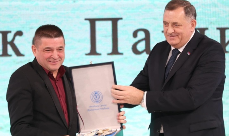 ZASLUŽNI GRAĐANI RS: DODIK ODLIKOVAO BAJU MALOG KNINDŽU