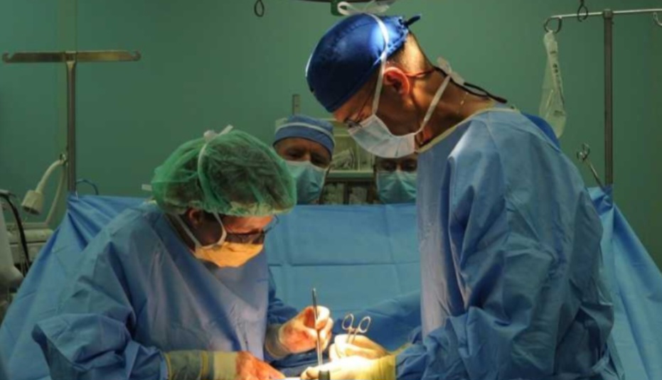 BRAVO ZA DOKTORE IZ BIH: MLADIĆU ODSTRANJEN TUMOR VELIČINE KOŠARKAŠKE LOPTE