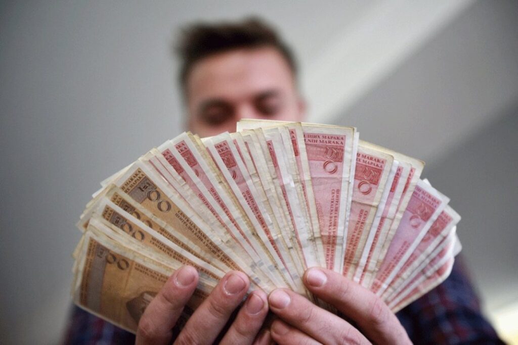 STANARI I UGLJEVIK MEĐU NAJBOLJIMA SA NETO PLATOM OD 1.550 MARAKA STANARI I UGLJEVIK MEĐU NAJBOLJIMA SA NETO PLATOM OD 1.550 MARAKA