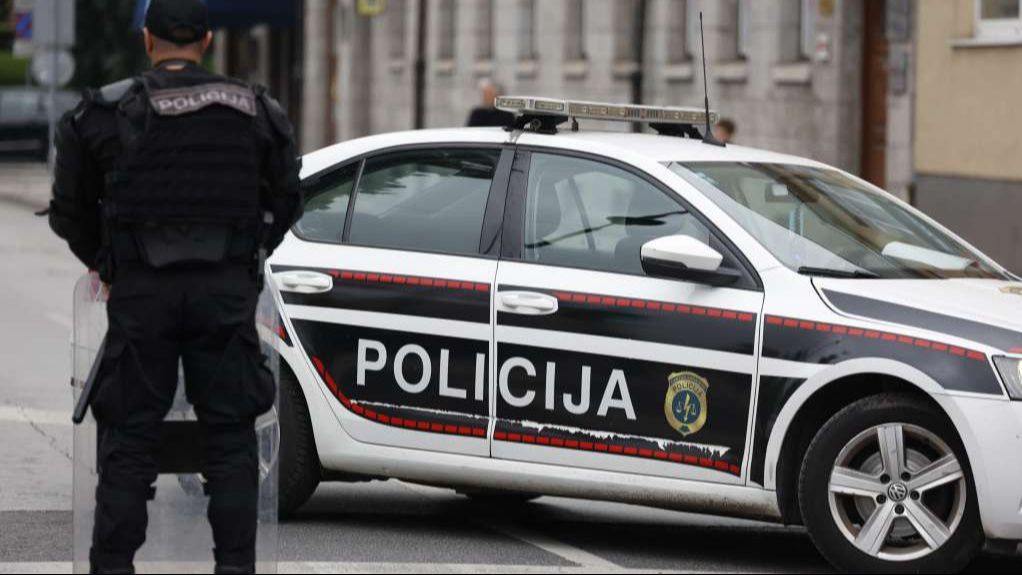U Jablanici se ispred porodične kuće ubila policajka