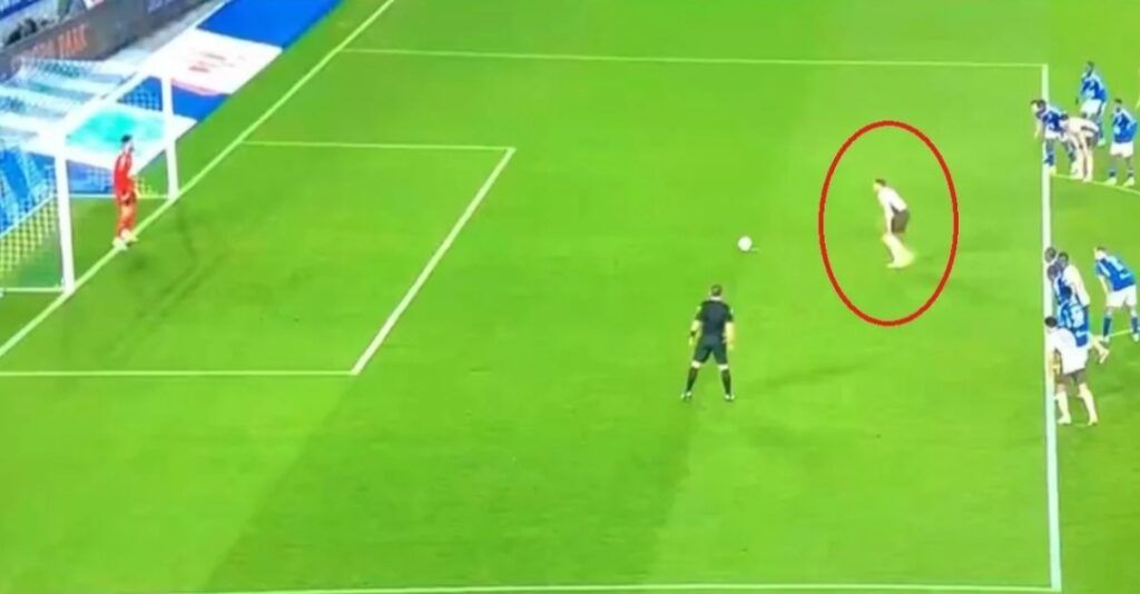 Potez za otkaza: Mbappe izveo doslovno neviđen penal, svi ispred TV-a su ostali izbezumljeni Potez za otkaza: Mbappe izveo doslovno neviđen penal, svi ispred TV-a su ostali izbezumljeni