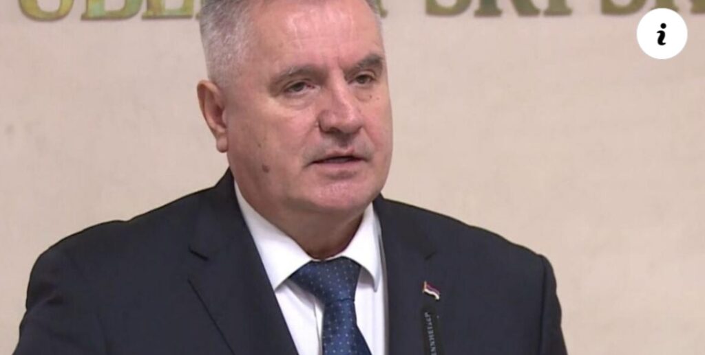 Višković se požalio na poslodavce: Očekuju da uzmem lopatu Alije Sirotanovića i da čistim snijeg
