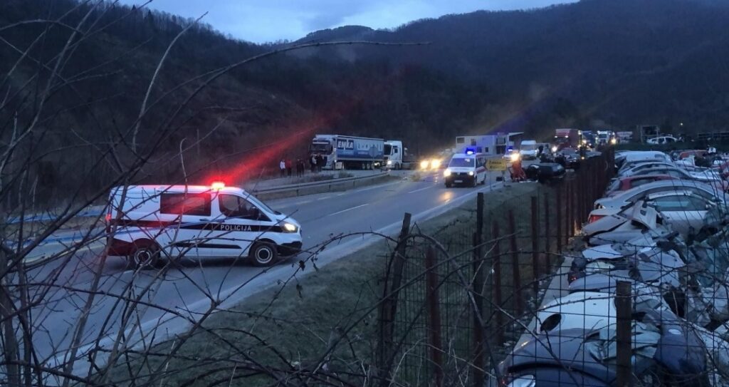 Nova stravična nesreća na M-17: Pet osoba ... Nova stravična nesreća na M-17: Pet osoba ...