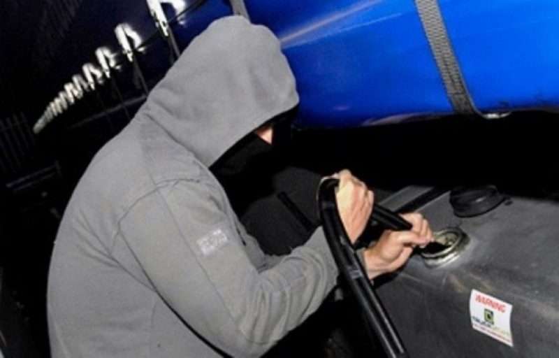 PONOVO KRAĐA GORIVA U TEŠNJU: Iz dvije radne mašine ukradeno ukupno ... PONOVO KRAĐA GORIVA U TEŠNJU: Iz dvije radne mašine ukradeno ukupno ...