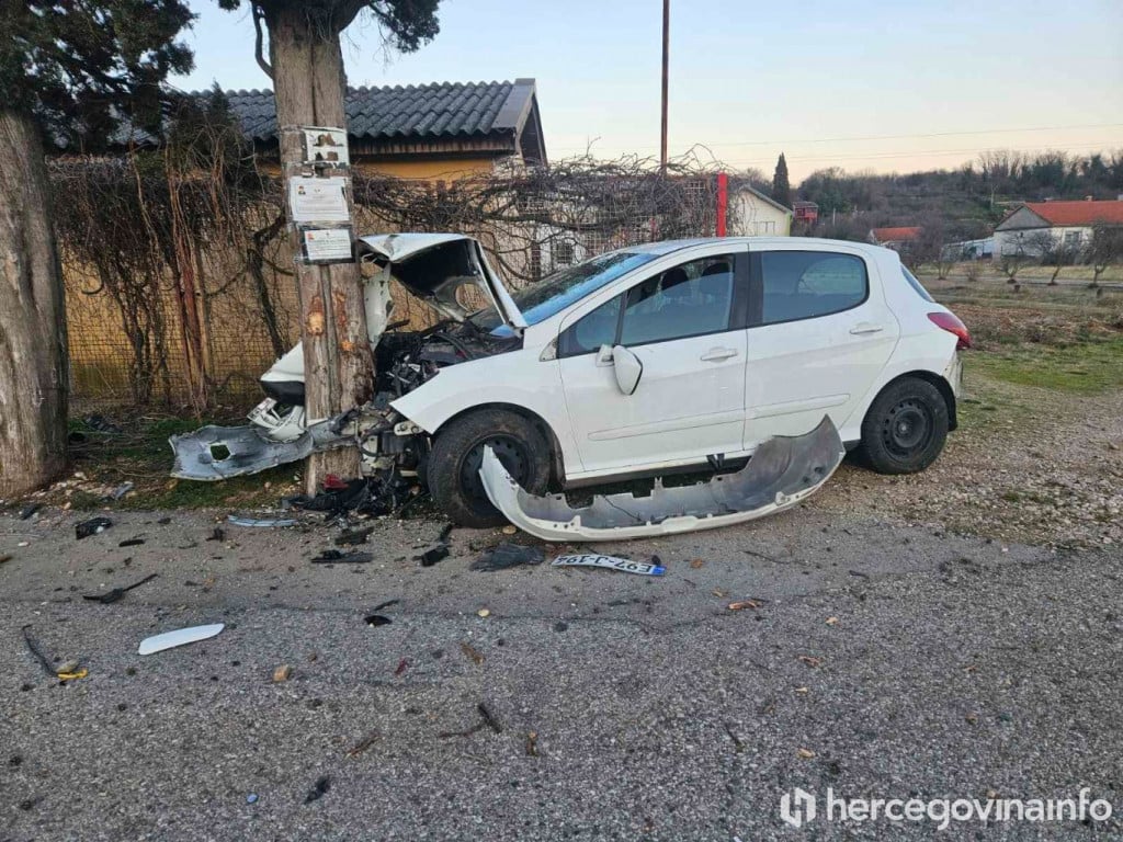 Dvije osobe povrijeđene, ponovo nesreća na M-17 Dvije osobe povrijeđene, ponovo nesreća na M-17