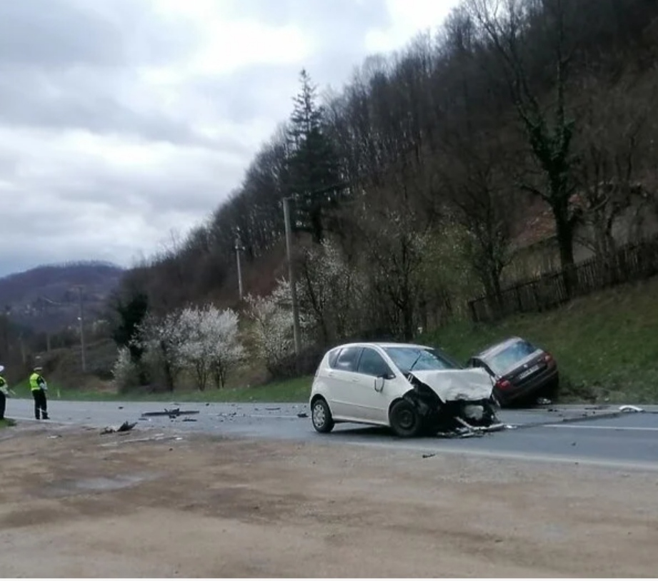 VOZITE OPREZNO! Tri osobe povrijeđene u saobraćajnoj nesreći na M-17