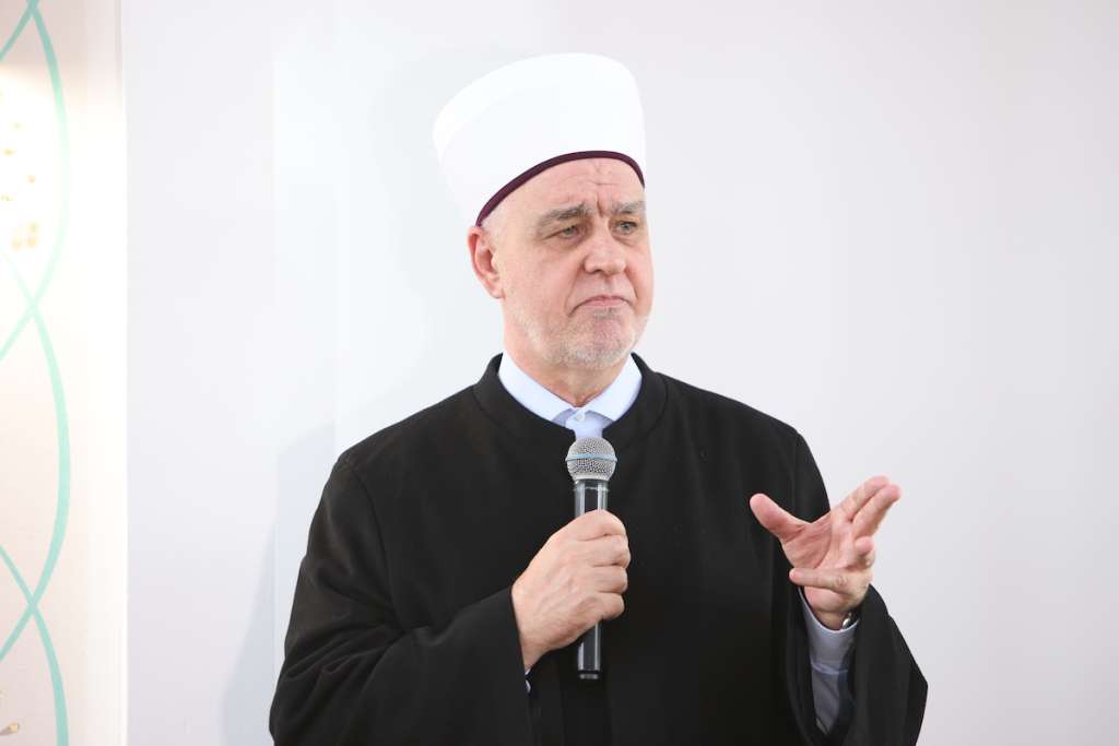 Reisul-ulema Kavazović: Haram bilo svakom ko od sada do zavijeka prestane govoriti o tome što se dogodilo u Srebrenici Reisul-ulema Kavazović: Haram bilo svakom ko od sada do zavijeka prestane govoriti o tome što se dogodilo u Srebrenici