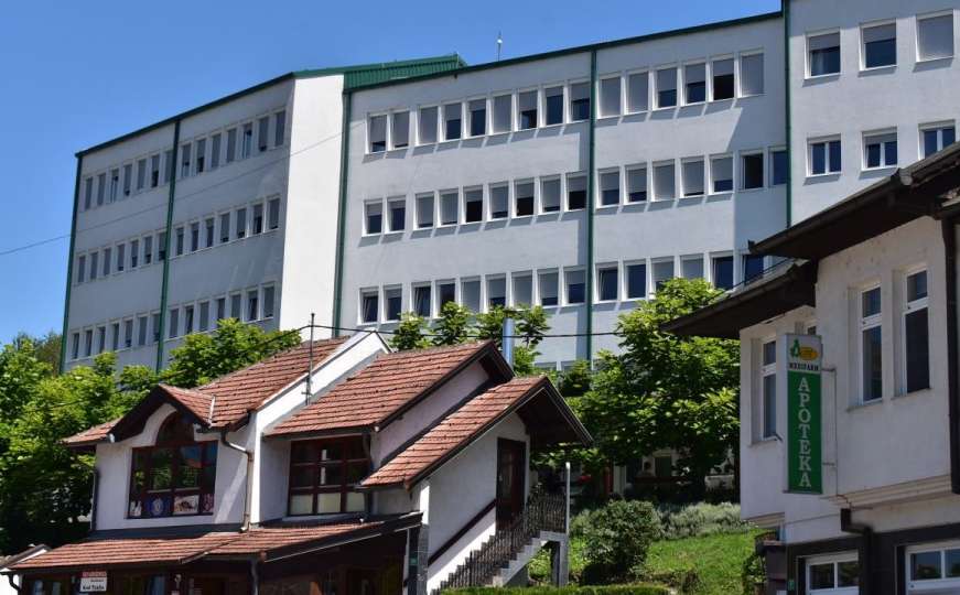 Maglajlije obradovale više od 100 pacijenata u Općoj bolnici Tešanj Maglajlije obradovale više od 100 pacijenata u Općoj bolnici Tešanj