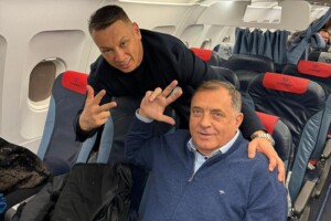 Dodik otputovao u Rusiju, poveo i Nešića: Podijelili fotografiju iz aviona s podignutih tri prsta