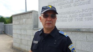 Mirza Omerović, policijski službenik DKPT BiH pronašao 11.200 KM, američke pasoše, dokumentaciju od imovine i sve uredno sačuvao i vratio vlasniku