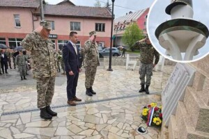 Zamjenik ministra odbrane i načelnik generalštaba OSBiH odali počast zločincu Mladiću u Kalinoviku