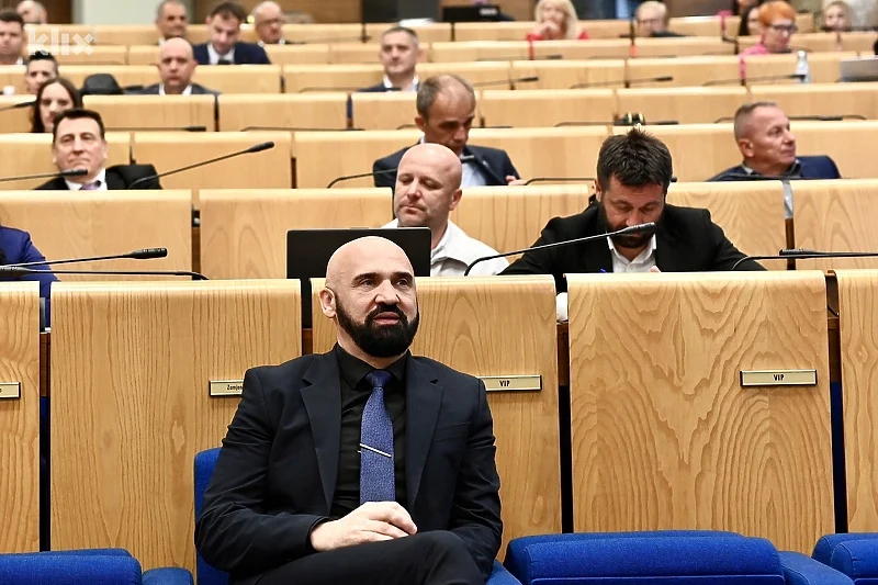 Isak: Mene smijeniti je nemoguća misija, ja sam original, drugi su kopije, vozao sam aute od 500 hiljada KM