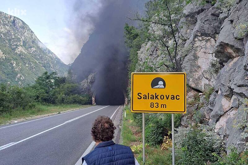 U tunelu na putu Jablanica - Mostar zapalio se kamion, saobraćaj potpuno obustavljen