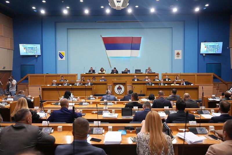 Narodna skupština Republike Srpske vratila grb sa dvoglavim orlom i himnu Bože pravde