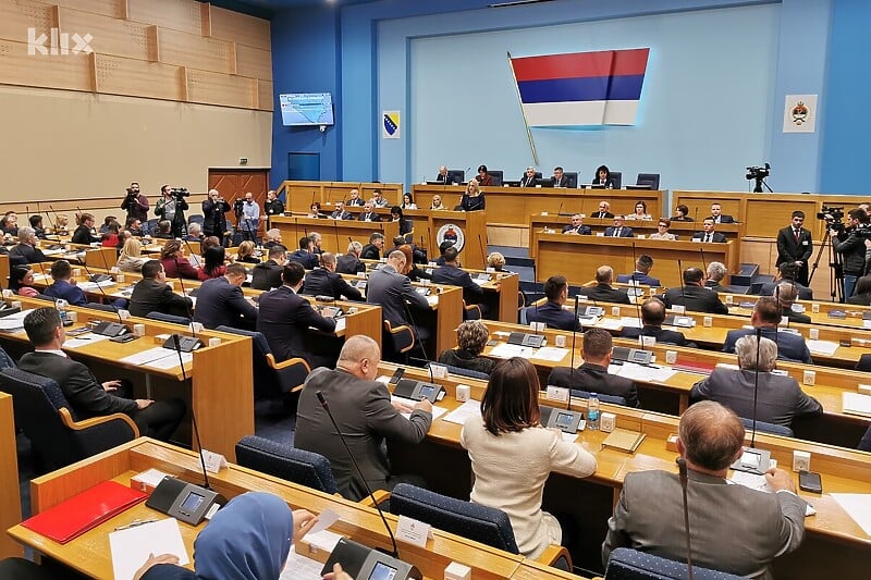 NSRS s dnevnog reda povukla tačku o "mirnom razdruživanju", otkazana i Posebna sjednica