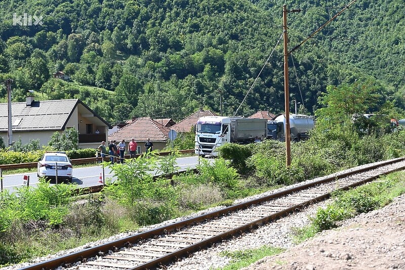 U teškoj saobraćajnoj nesreći kod Zenice poginula jedna osoba, dio ceste u potpunosti blokiran