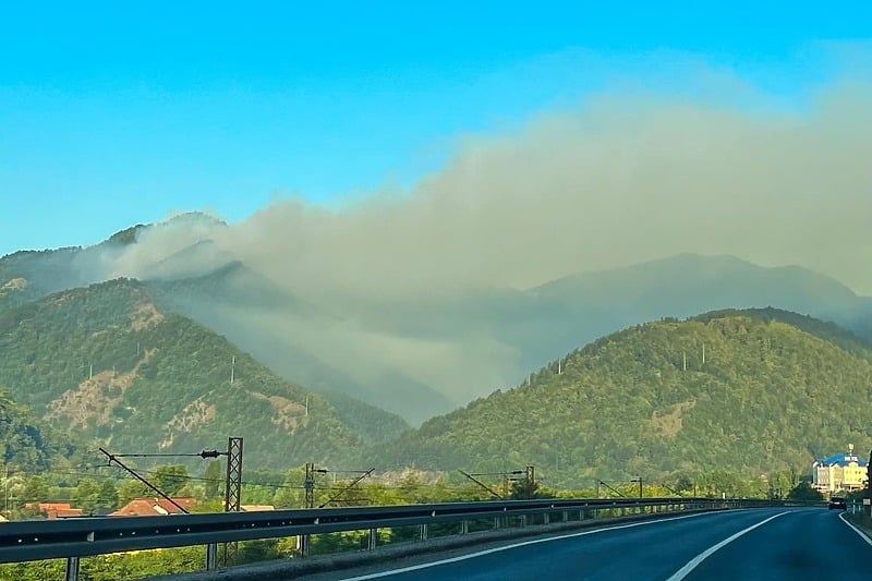 Veliki požar u okolini Žepča, zatražena intervencija helikoptera Oružanih snaga BiH